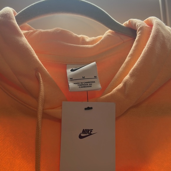 Light orange nike hoodie - Picture 2 of 2